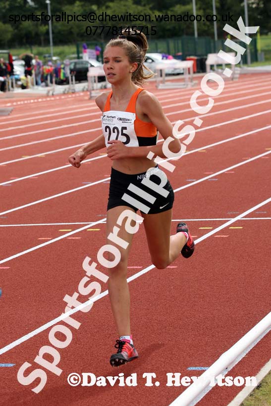 Under-15 girls 800 metres. Photo: David T. Hewitson/Sports for All Pics